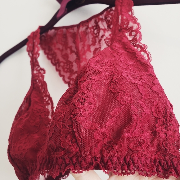 EUC Victoria's Secret Red Lace Bralette - Picture 4 of 9